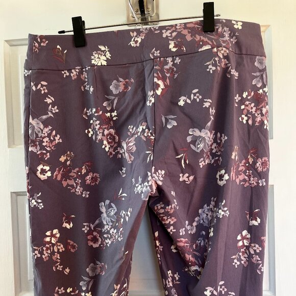 Floral Christopher & Banks Capri - Picture 2 of 4